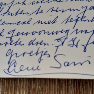 handtekening Leni Saris