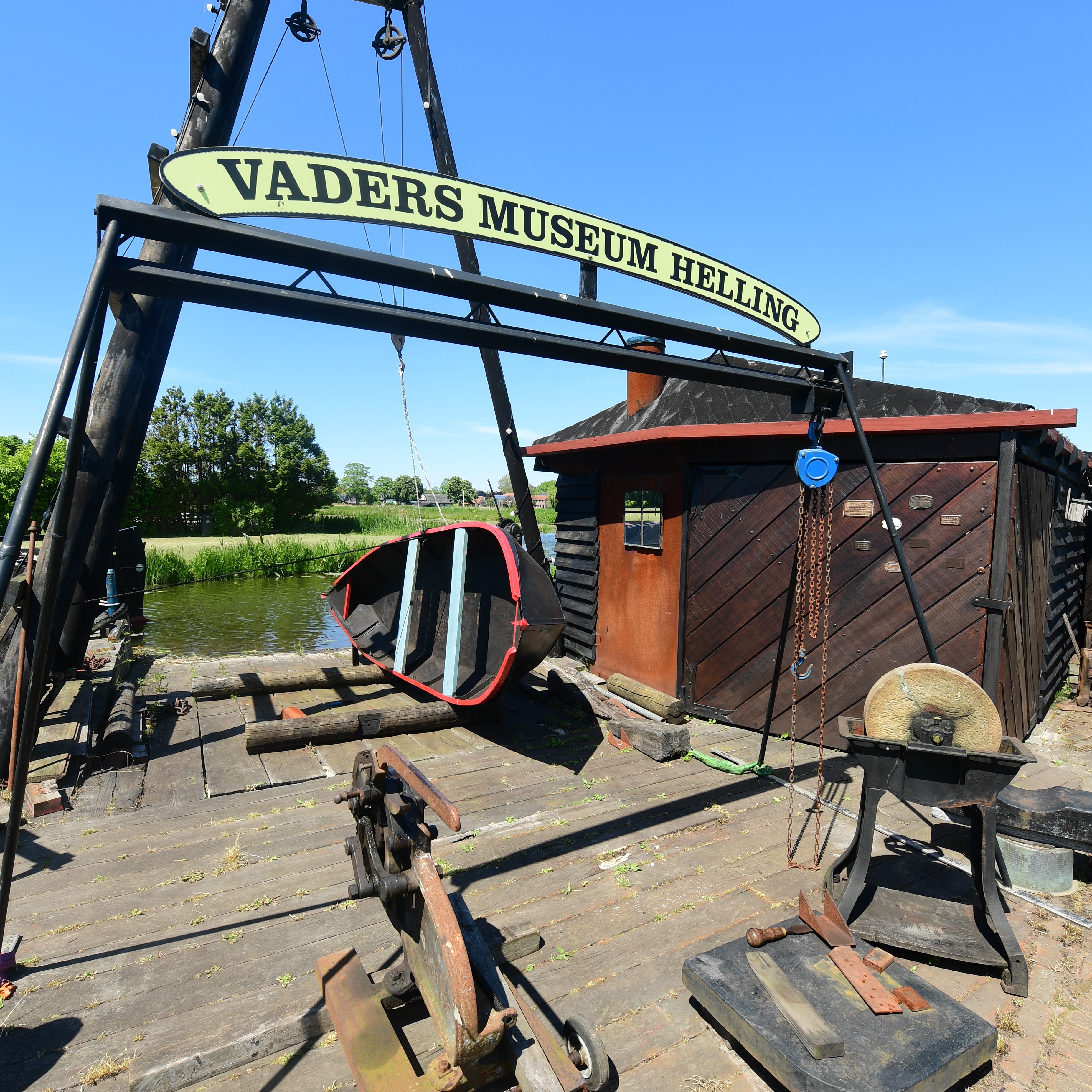 HET BLIJFT NOG EVEN MYSTERIEUS