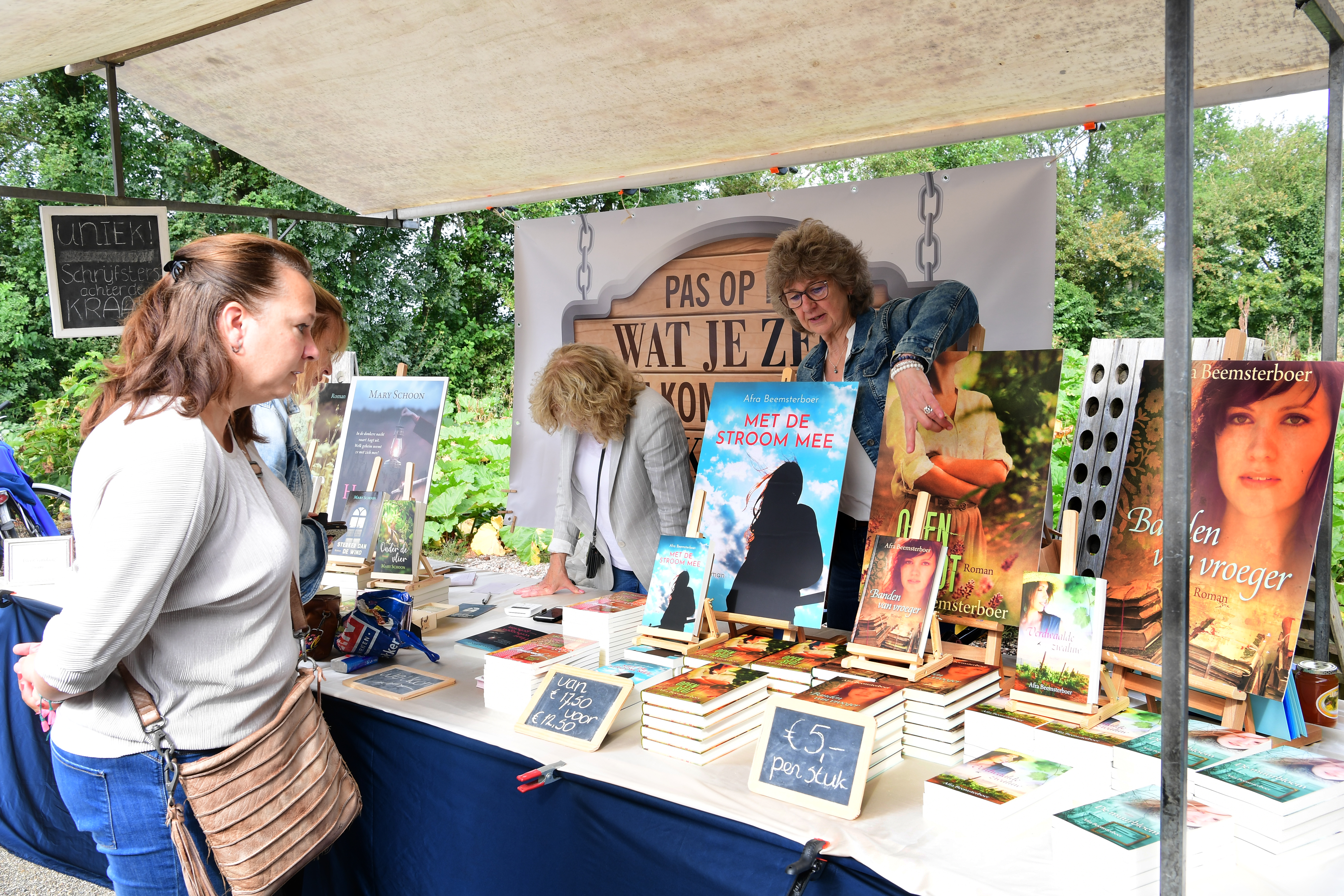VERRASSEND PUBLIEK OP DE MARKT