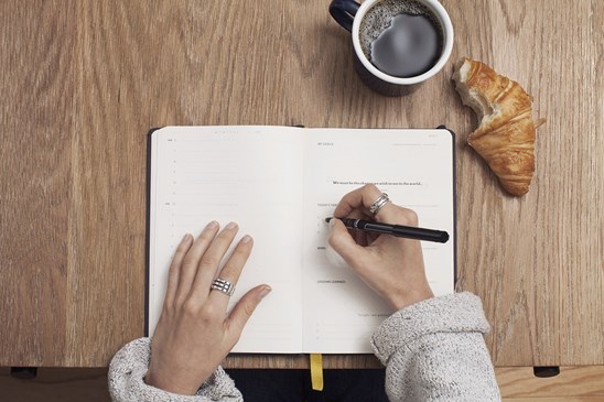 koffie croissant schrift