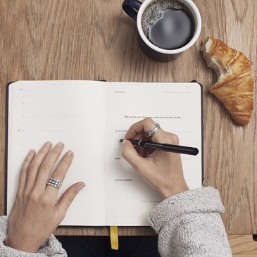 koffie croissant schrift vierkant