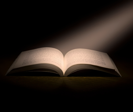 boek in lichtstraal