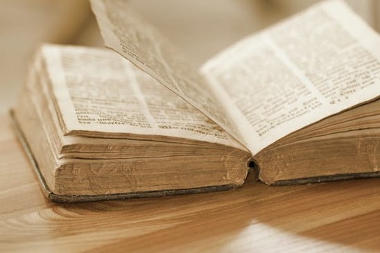 opengeslagen boek