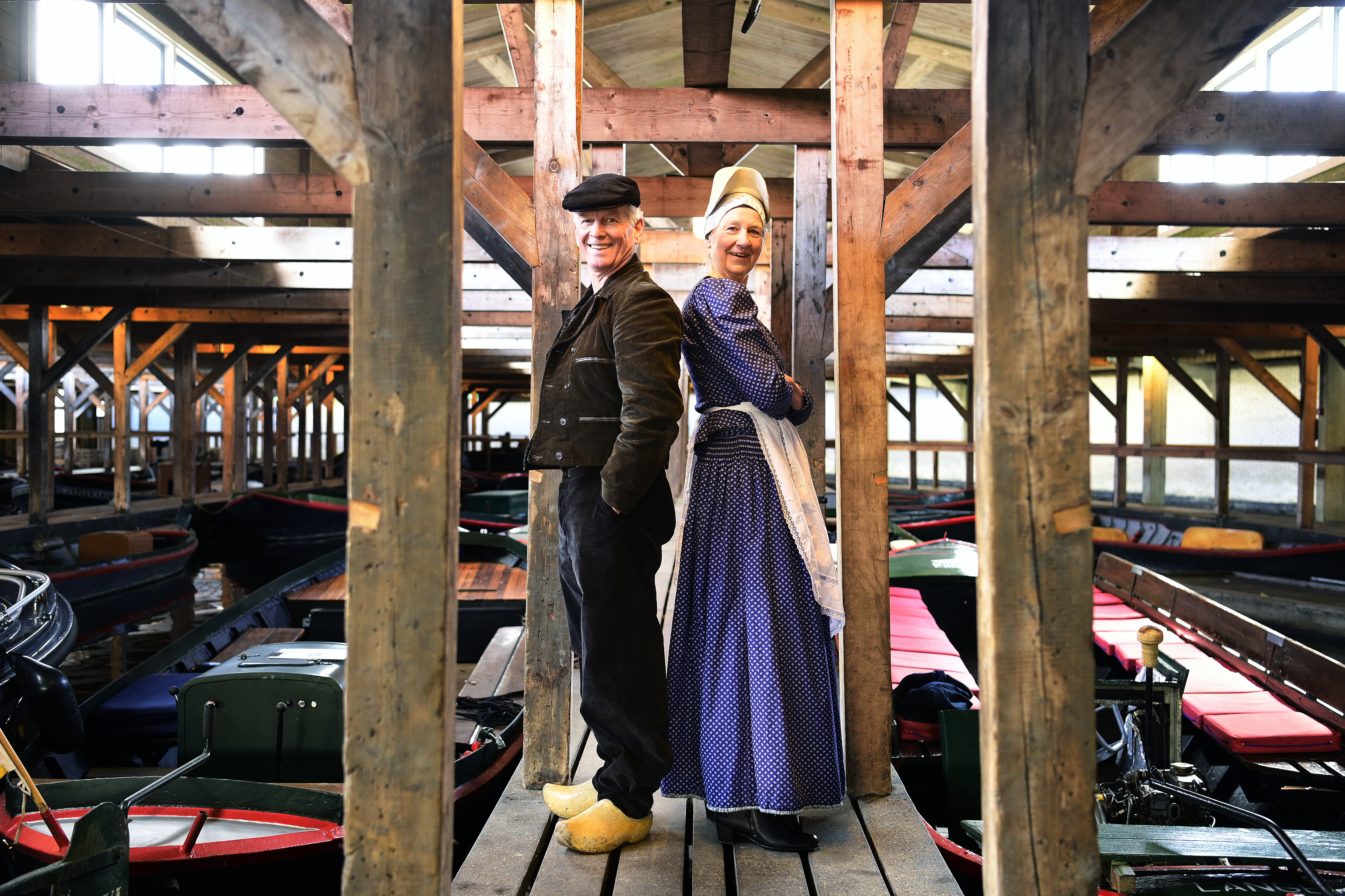 Schuit, schipper en vertelster klaar voor mysterieuze zaken