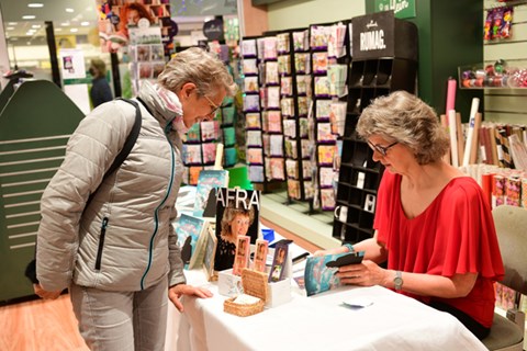 Signeersessie ter gelegenheid van de Boekenweek, 29 mei 2021 Foto’s: Marjolein Ansink